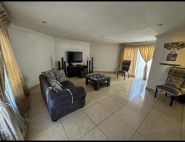 3 BEDROOM HOUSE FOR SALE IN MONDEOR